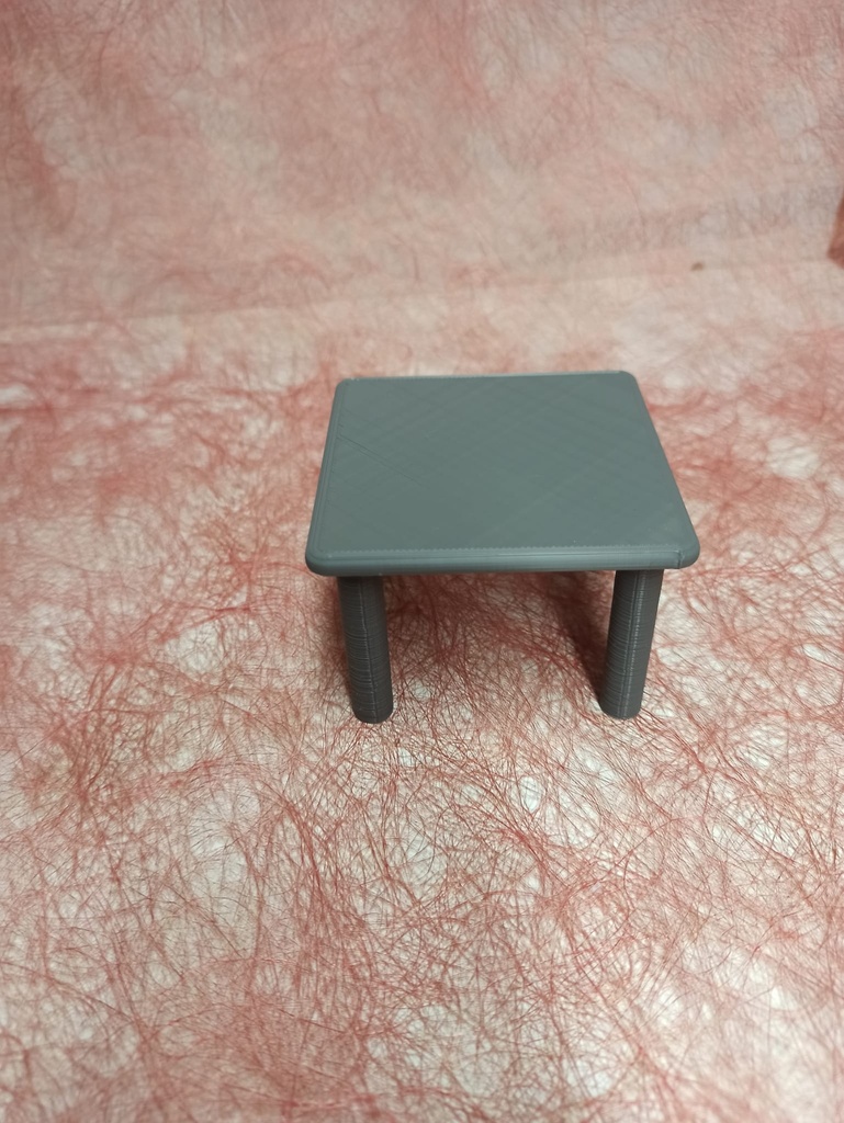 Table carré pour poupée